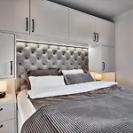 Wohnbox Chaletpark Tiny House Am Bodensee, Rheindelta, Self Check-in בקתה